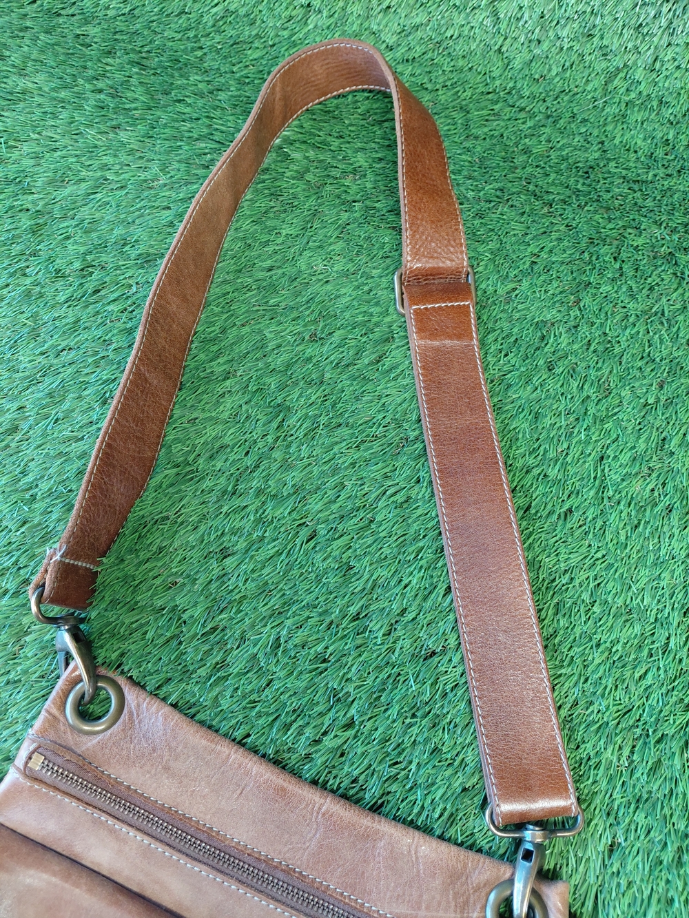 Roots Brown Leather Villager Tribe Crossbody Bag Satchel Brown Made In Canadá - Picture 11 of 15